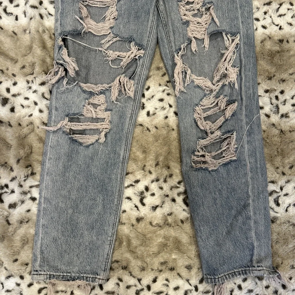 American Eagle blue distressed mom jeans Size 6 Grunge Retro Y2K - Picture 2 of 9